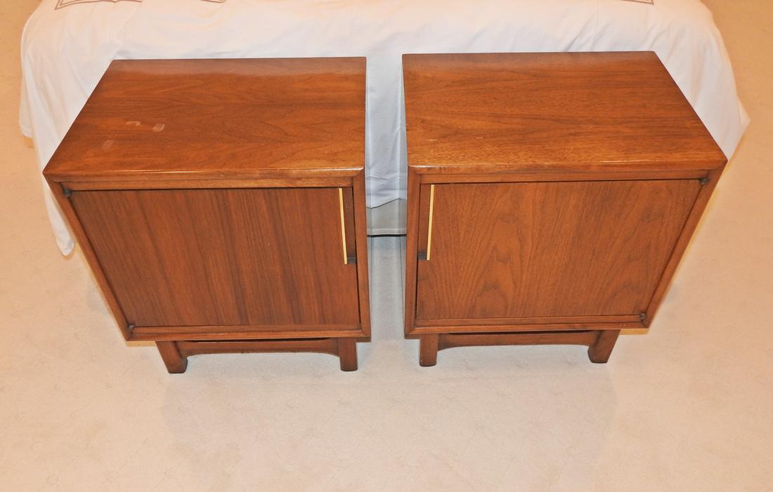 PAIR CAVALIER WALNUT NIGHTSTANDS (1 of 6)