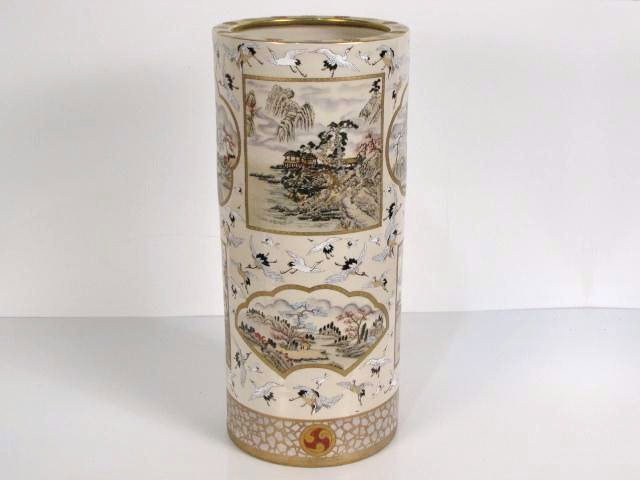 24" SATSUMA PORCELAIN UMBRELLA STAND: Very good condition. 24"h.