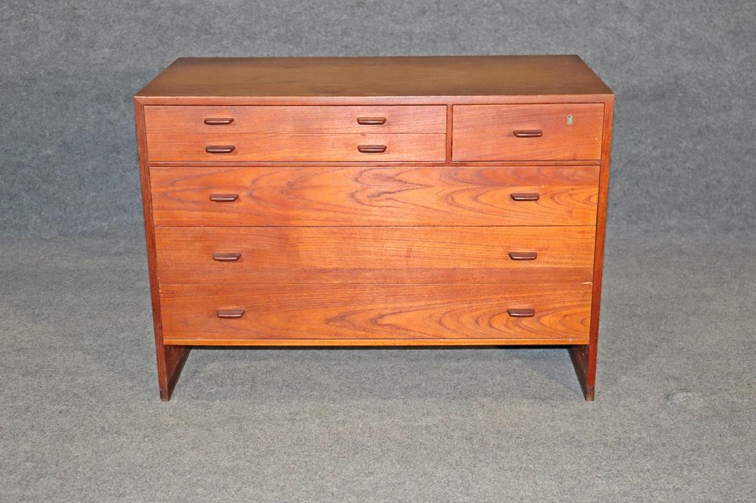 MID CENTURY MODERN 6 DRAWER BACHELOR CHEST (1 of 7)