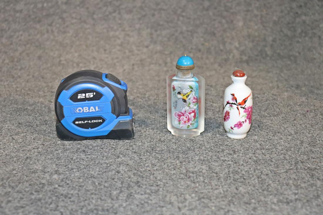 COMPANION PAIR ASIAN SNUFF BOTTLES (1 of 5)