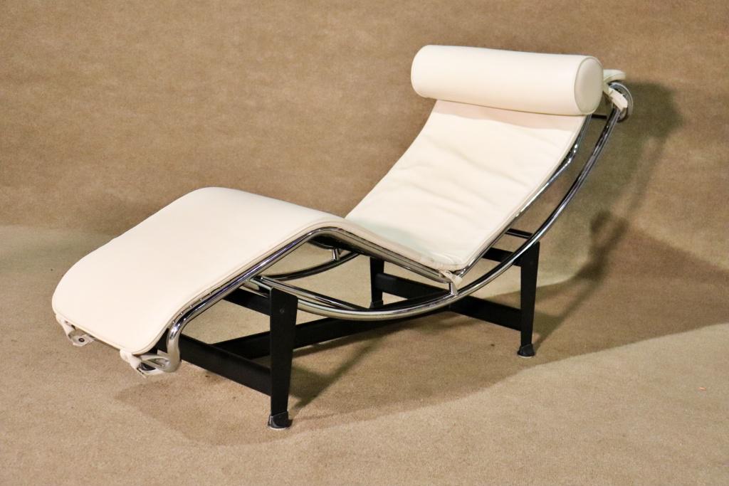 LE CORBUSIER CHAISE LOUNGE (1 of 5)