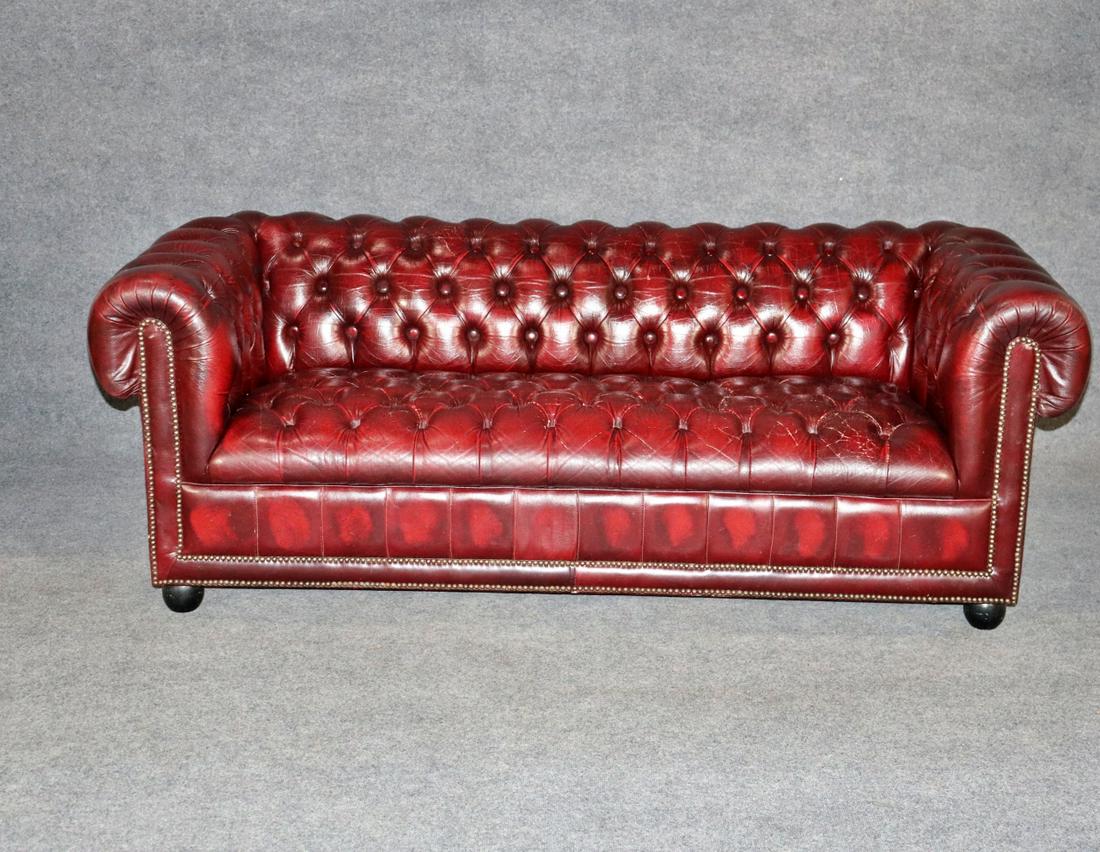 ENGLISH STYLE CHESTERFIELD SOFA (1 of 7)