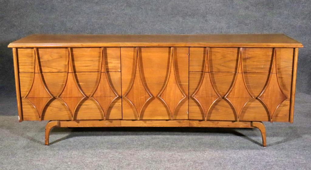 SWEDISH DRESSER (1 of 15)