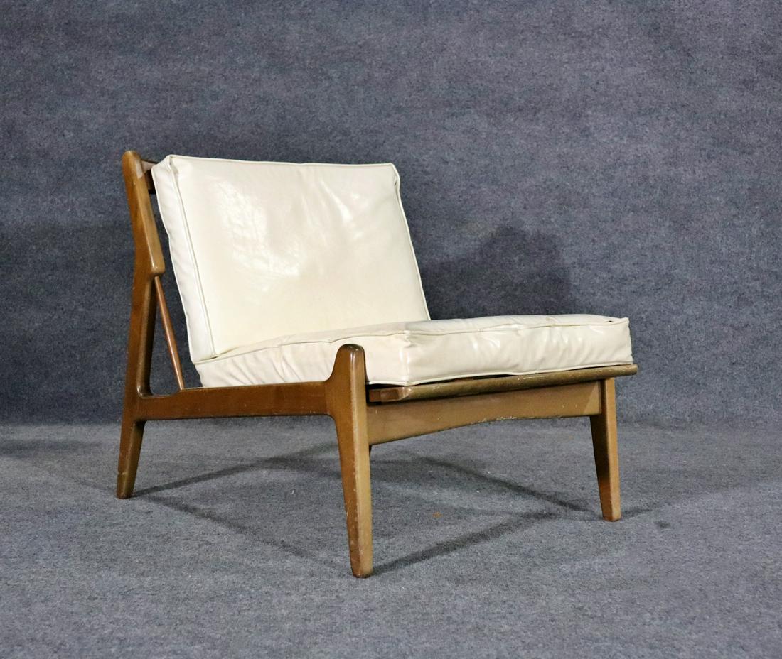 MID CENTURY MODERN WALNUT LOUNGE CHAIR (1 of 11)