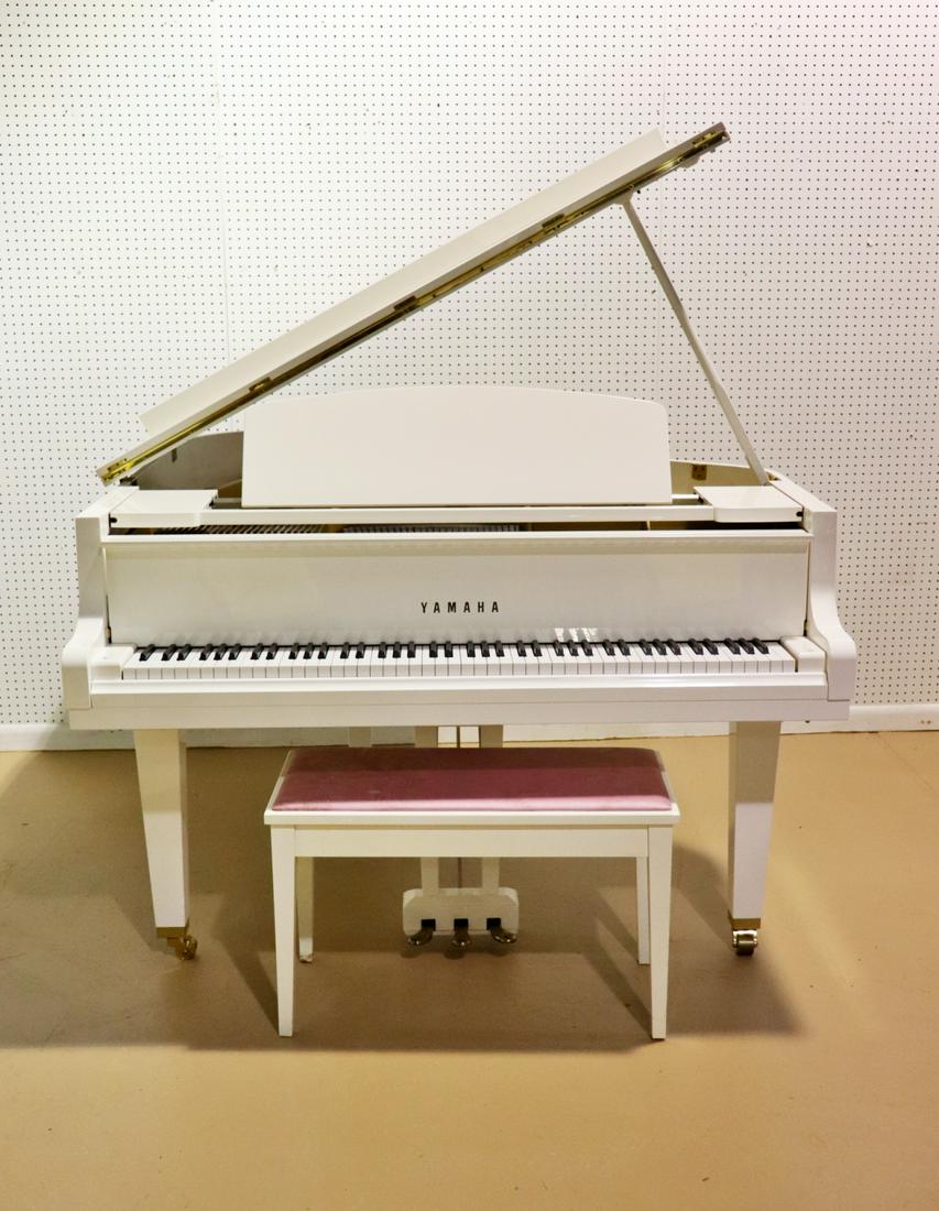 YAHAMA WHITE BABY GRAND PIANO (1 of 16)