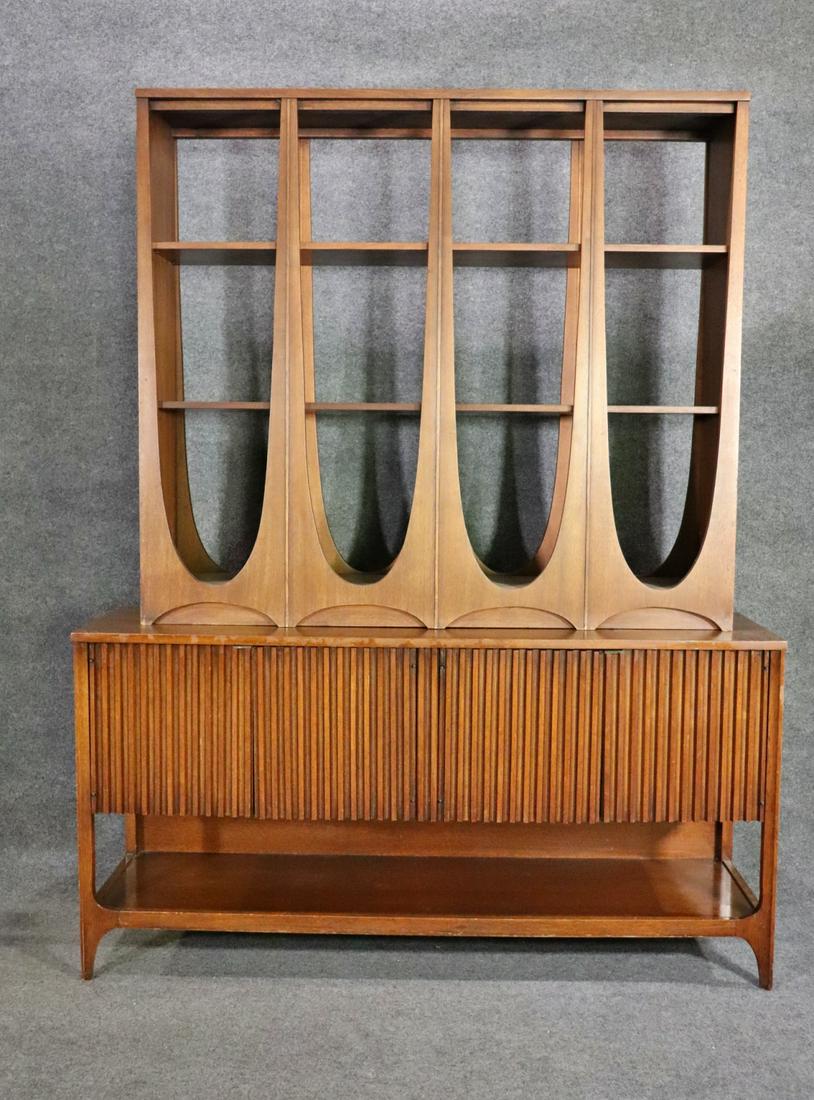 BRASILIA BROYHILL WALNUT ROOM DIVIDER SIDEBOARD (1 of 10)