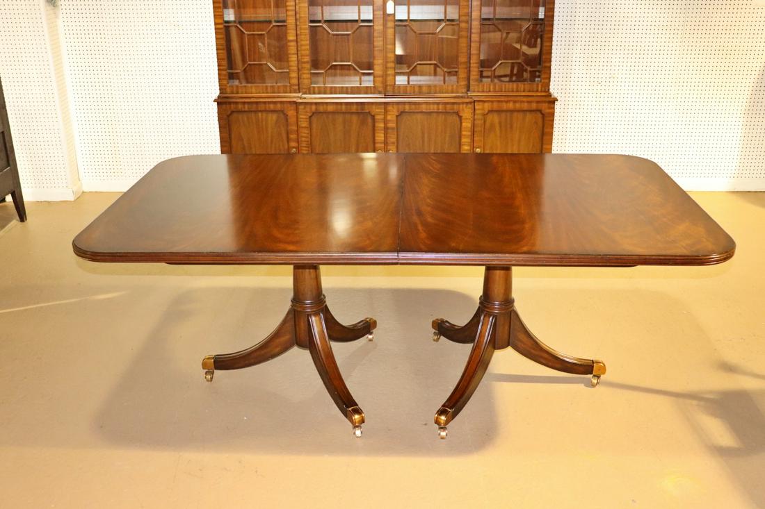 MAITLAND SMITH CROTCH MAHOGANY DINING TABLE (1 of 14)