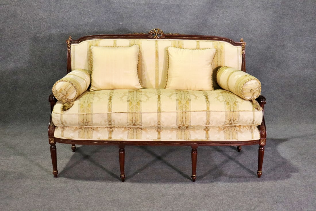 LOUIS XV STYLE SETTEE (1 of 9)