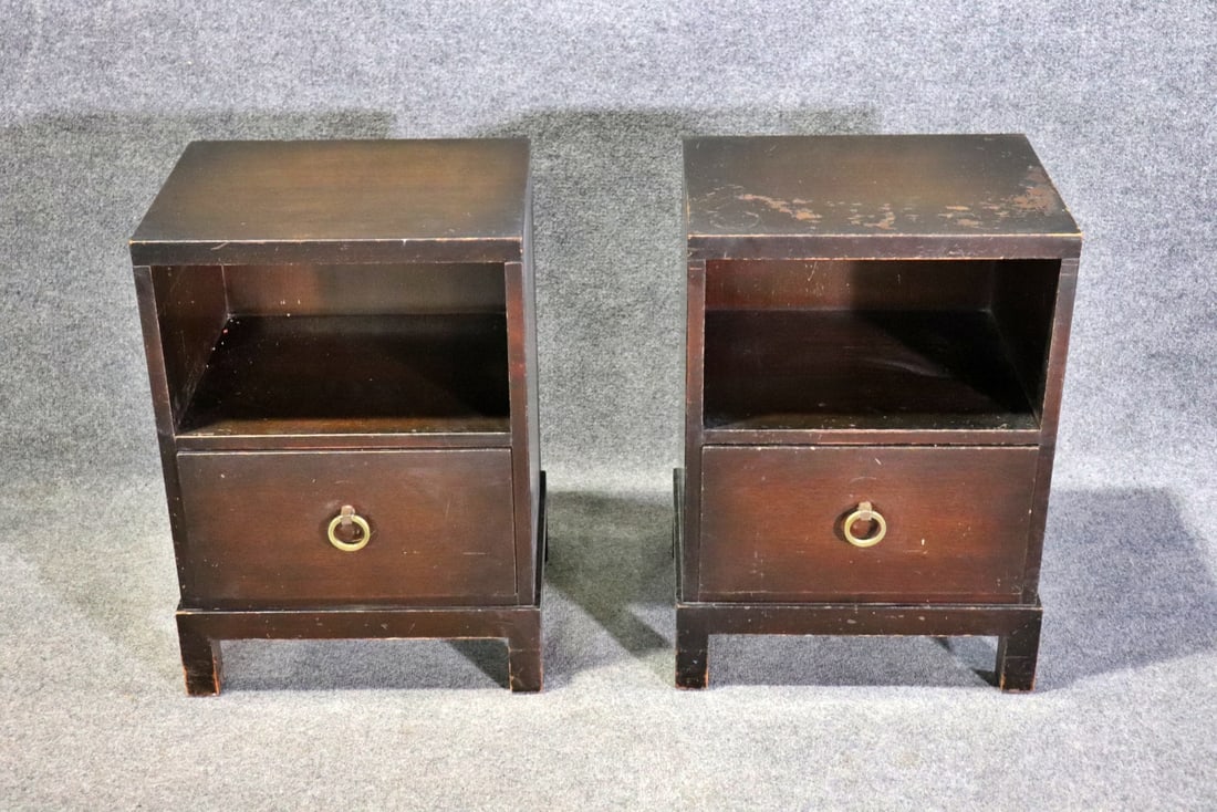 PAIR T H ROBSJOHN GIBBINGS FOR WIDDICOMB MAHOGANY NIGHT STANDS: Mahogany. One drawer. 26" h x 18" w x 14" d.