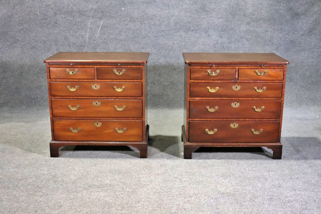 PAIR COLONIAL WILLIAMSBURG RESTORATION CHEST OF DRAWERS (1 of 14)