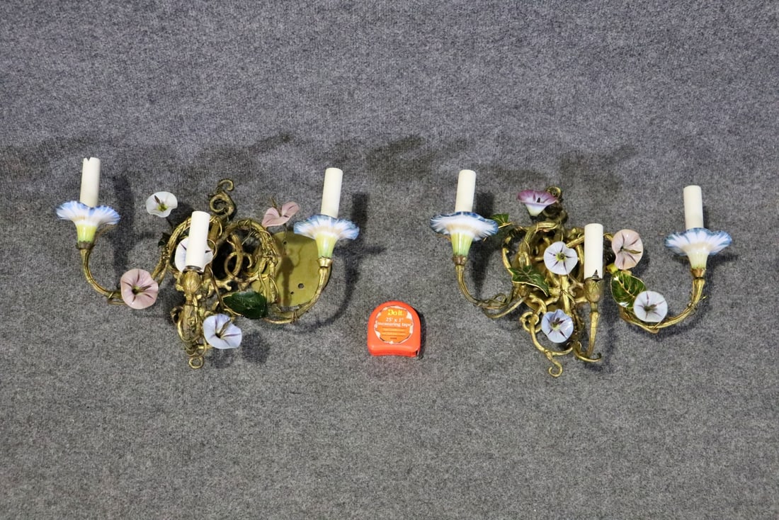 PAIR BRASS & MURANO FLORAL SCONCES (1 of 7)