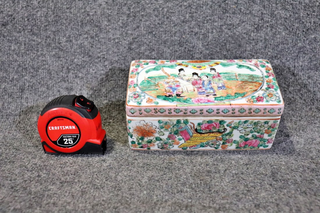 ROSE MEDALLION COVERED BOX (1 of 10)