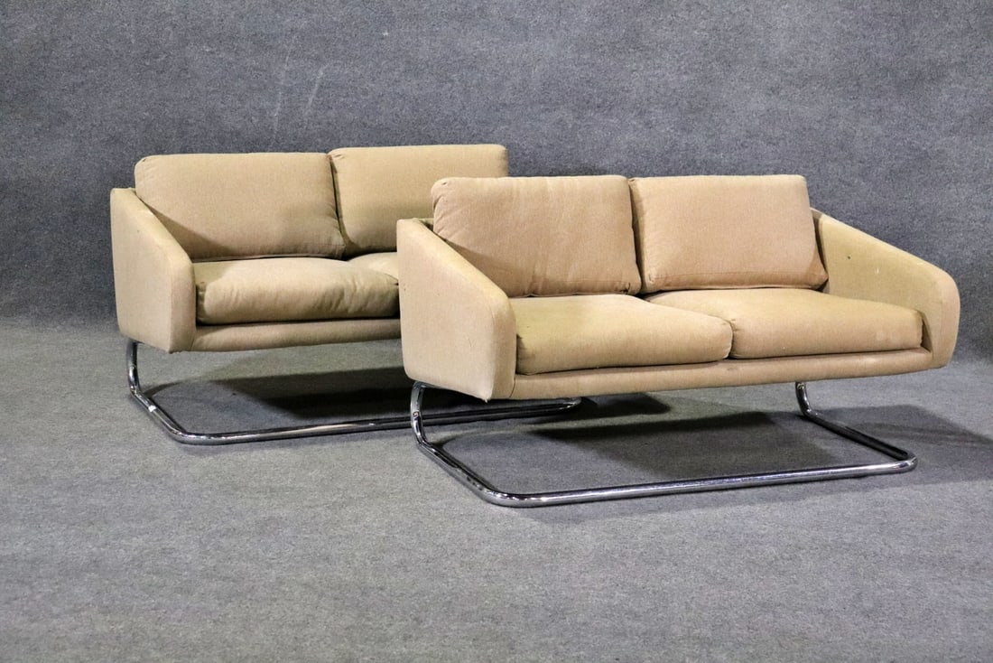 PAIR LOVE SEATS MANNER OF TARAS ZHELTYSHEV (1 of 14)