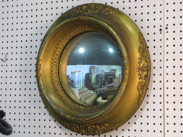 19th c. GILT FRAME CONVEX MIRROR: Minor gesso damages. Good condition. 20"diam.