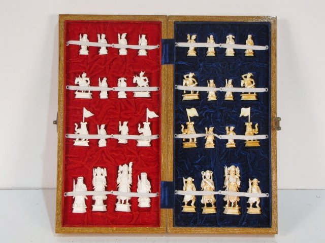 CHINESE IVORY CHESS SET w/ CASE: Very good condition.