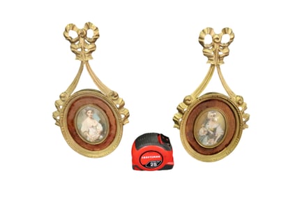 PAIR PORTRAITS IN GILT WOOD FRAMES