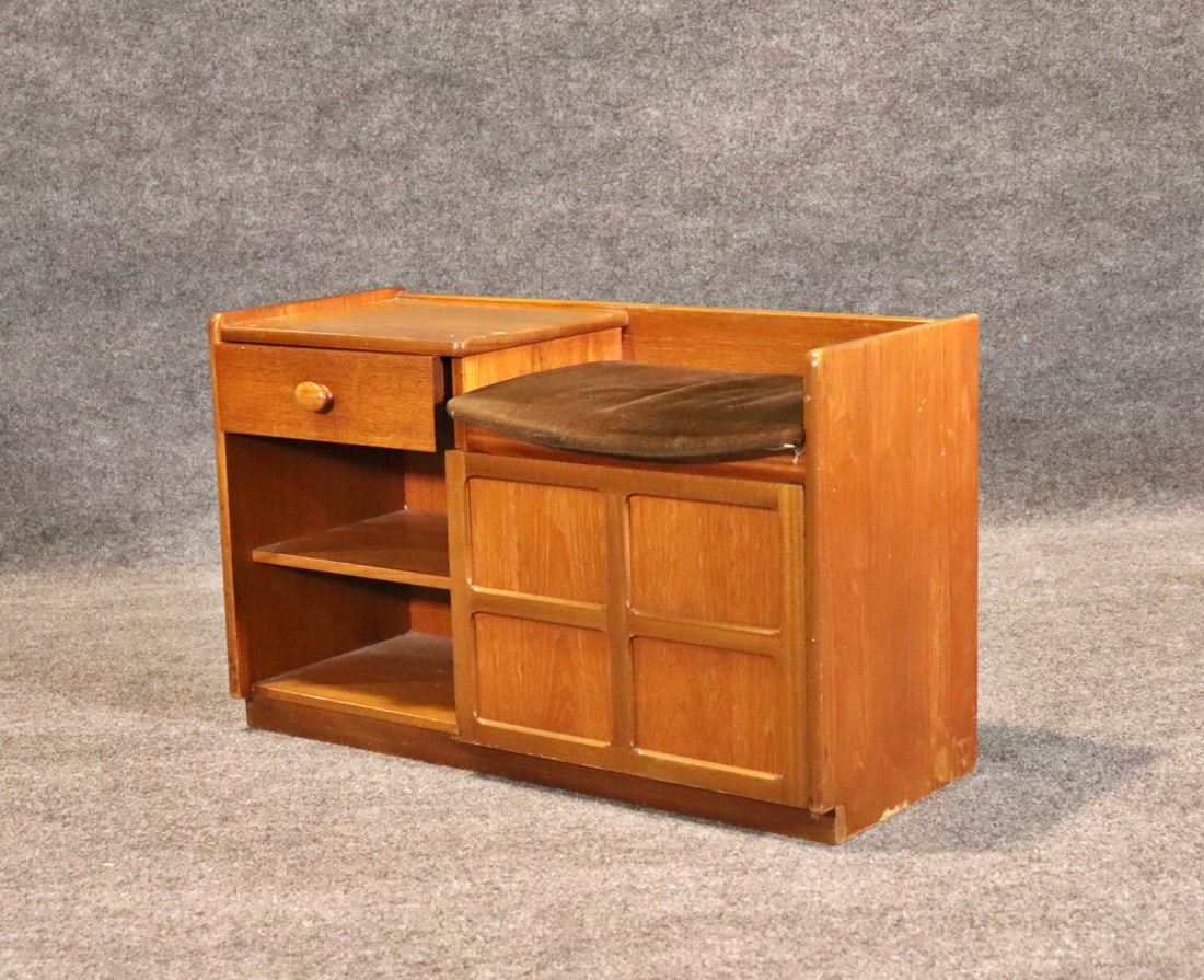 DANISH STYLE WINDOW BENCH (1 of 8)