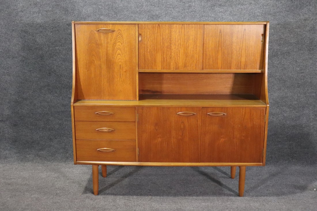 DANISH STYLE CABINET (1 of 15)