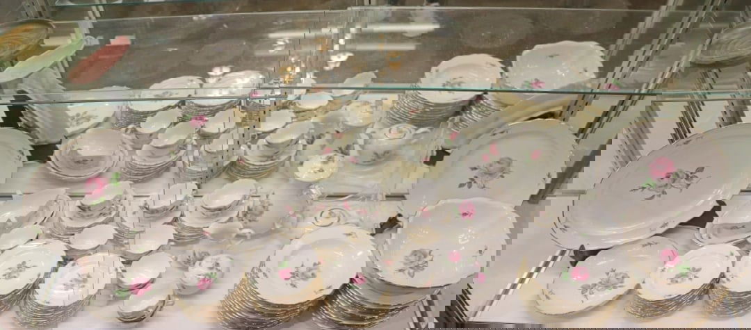 110 PIECES MEISSEN CROSS SWORD ROSE PATTERN DISH SET (1 of 12)