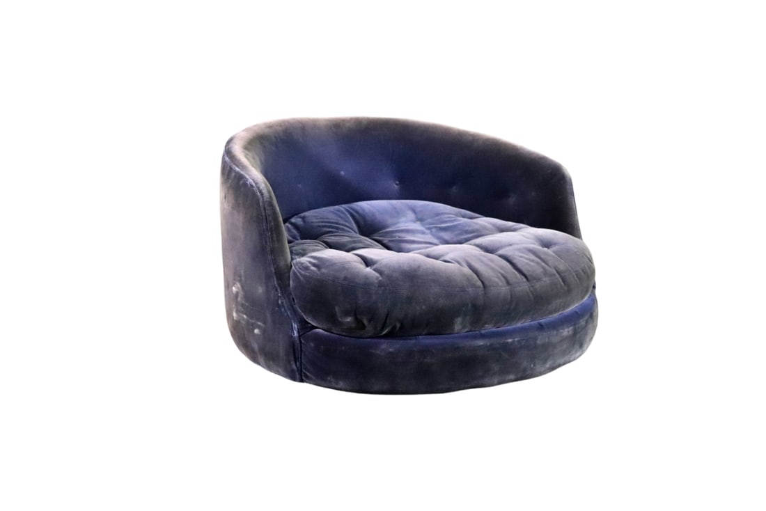 BAUGHMAN STYLE SWIVEL BARREL CHAIR: Wood base. Upholstered. Tufted. Swivels. 25 1/4" h x 41" w x 43" d. Seat height 15".