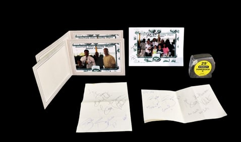 ASSORTED SIGNATURES & SIGNED PHOTOS FROM 2001 NY JETS FAMILY NIGHT
