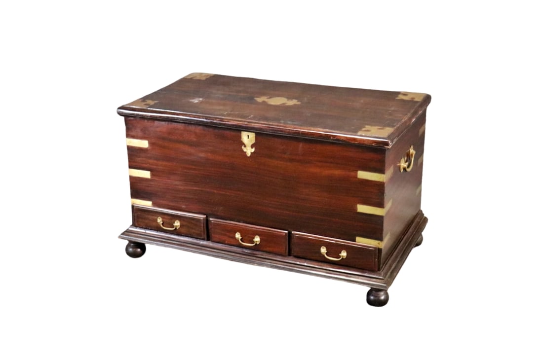 MAHOGANY CAMPAIGN STYLE CEDAR CHEST (1 of 11)