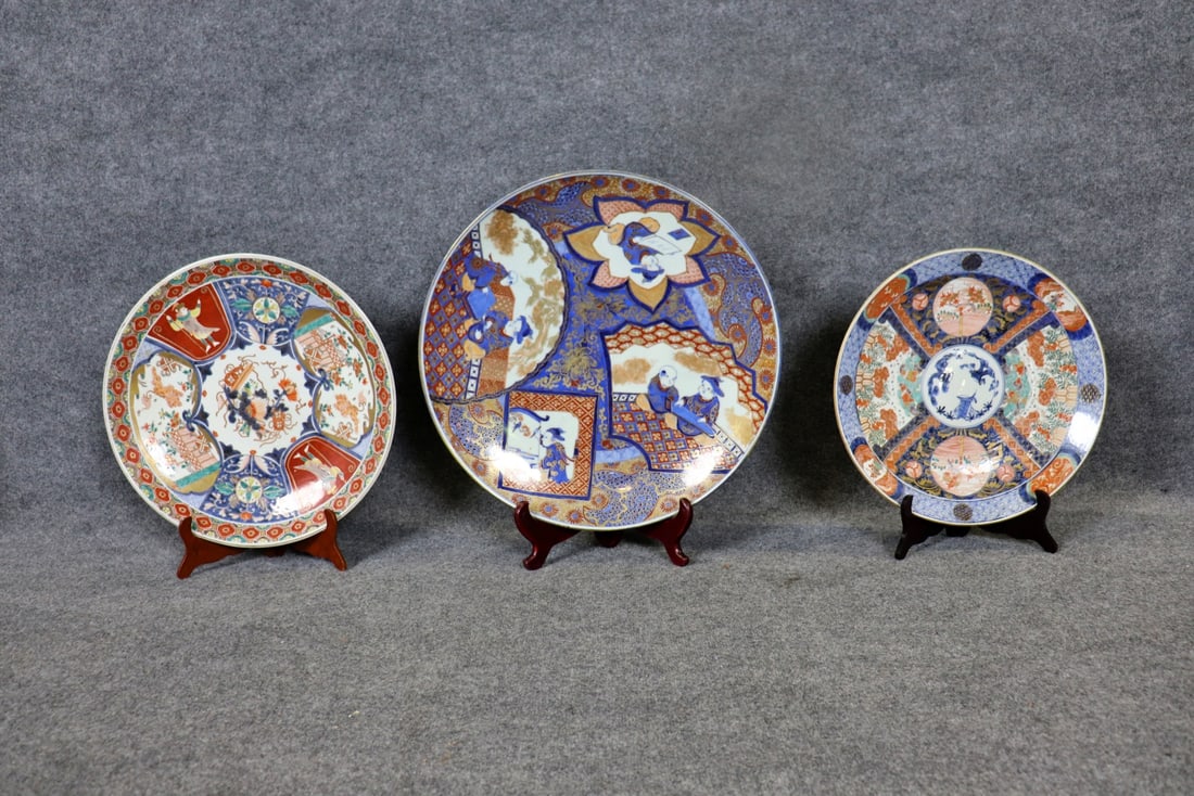 3 IMARI JAPANESE PORCELAIN CHARGERS (1 of 19)