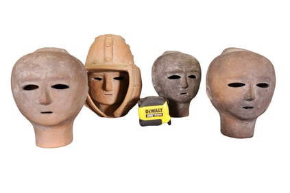 4 JAPANESE POTTERY UNSIGNED SHOJI HAMADA HEADS