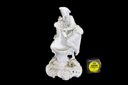 FRENCH PORCELAIN OF LADY FOUNTAIN