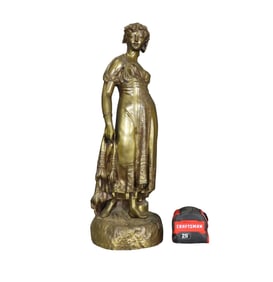 BRONZE STATUE WOMAN