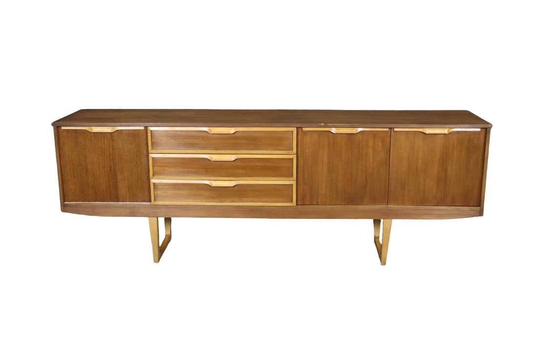 MID CENTURY MODERN WALNUT SIDEBOARD (1 of 13)