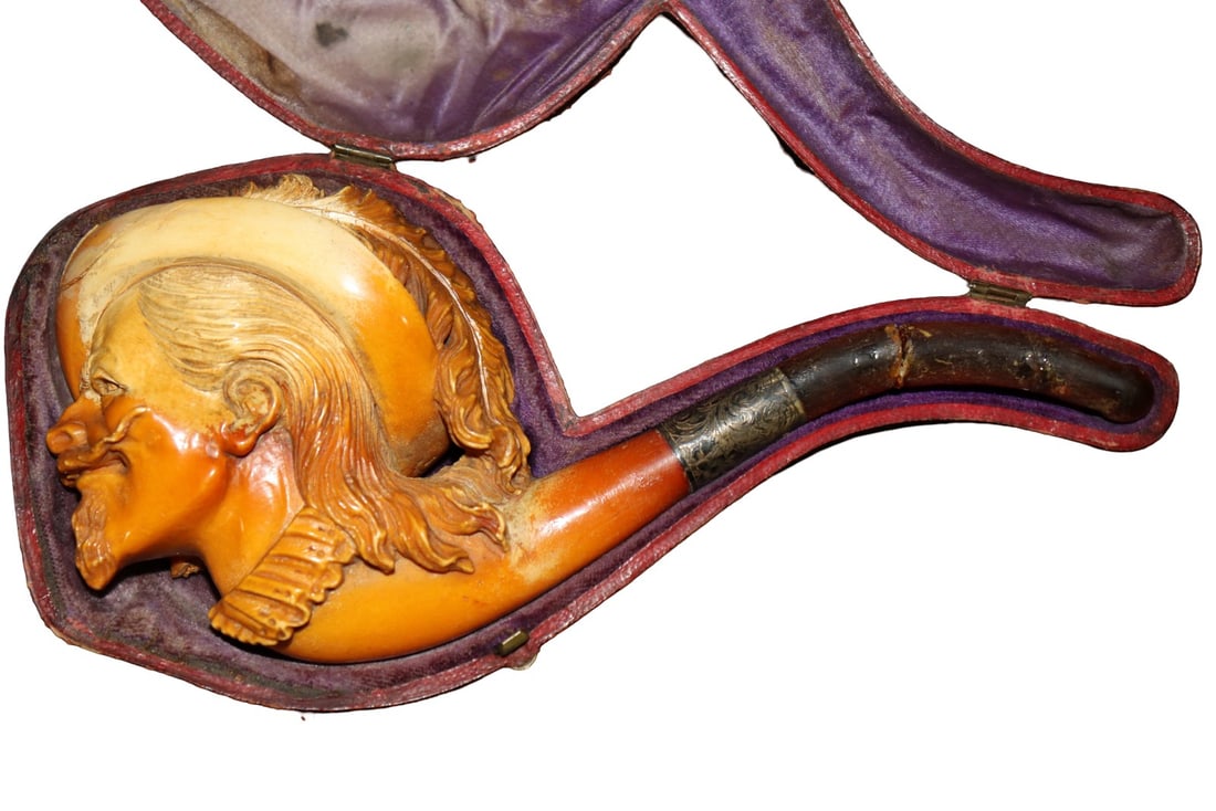 ANTIQUE MEERSCHAUM LARGE CAVALIER PIPE (1 of 7)