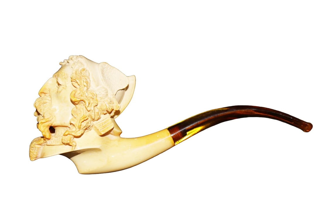 ANTIQUE MEERSCHAUM PIPE ROMAN HERO: Roman hero. Acrylic stem. In case. Measurements are shipping measurements.