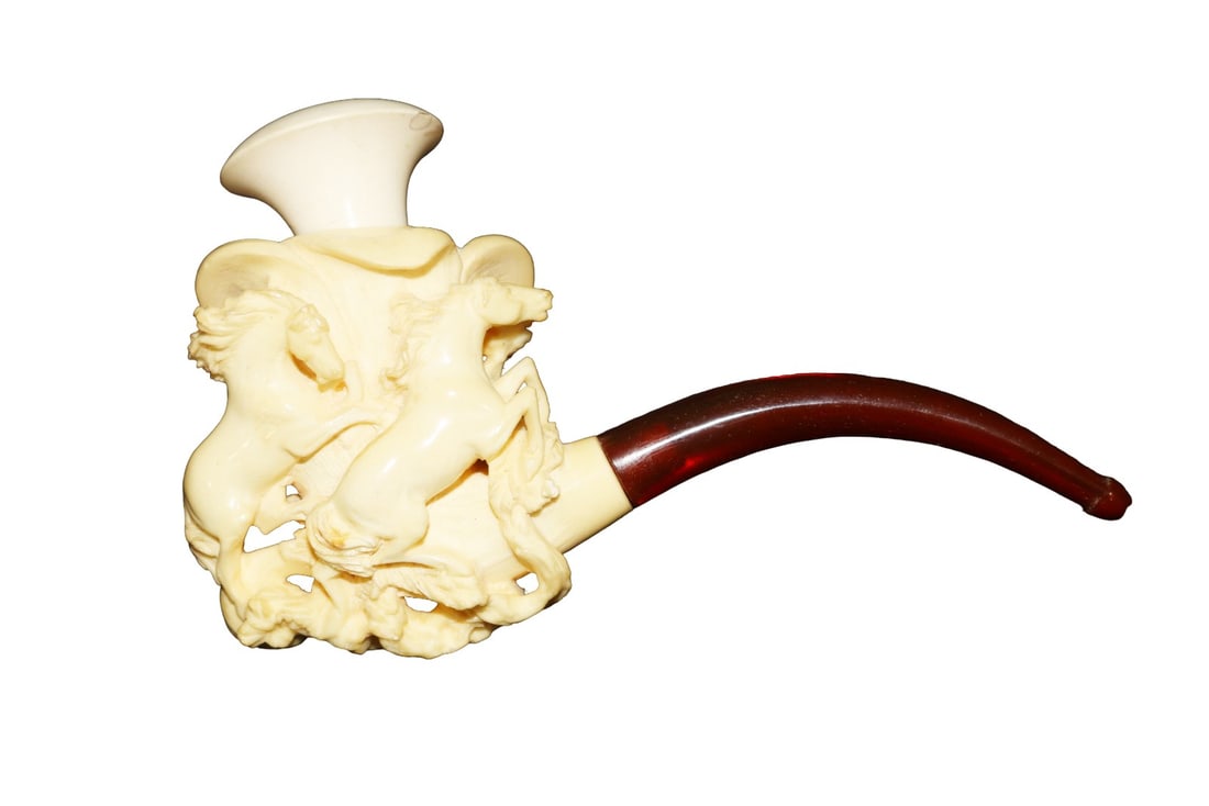 ANTIQUE MEERSCHAUM PIPE 2 REARING HORSES: 2 Rearing horses. Real amber stem. In case. Unused. Measurements are shipping measurements.