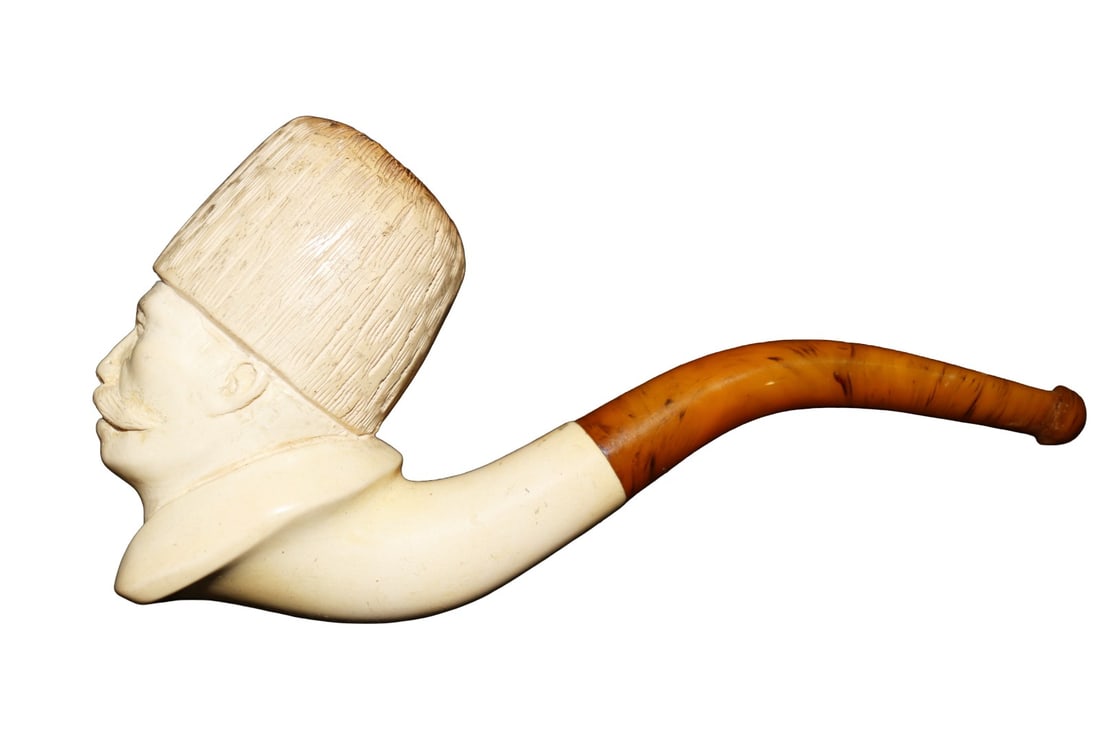 ANTIQUE MEERSCHAUM PIPE COSSACK: Cossack. Real amber stem. In case. Measurements are shipping measurements.