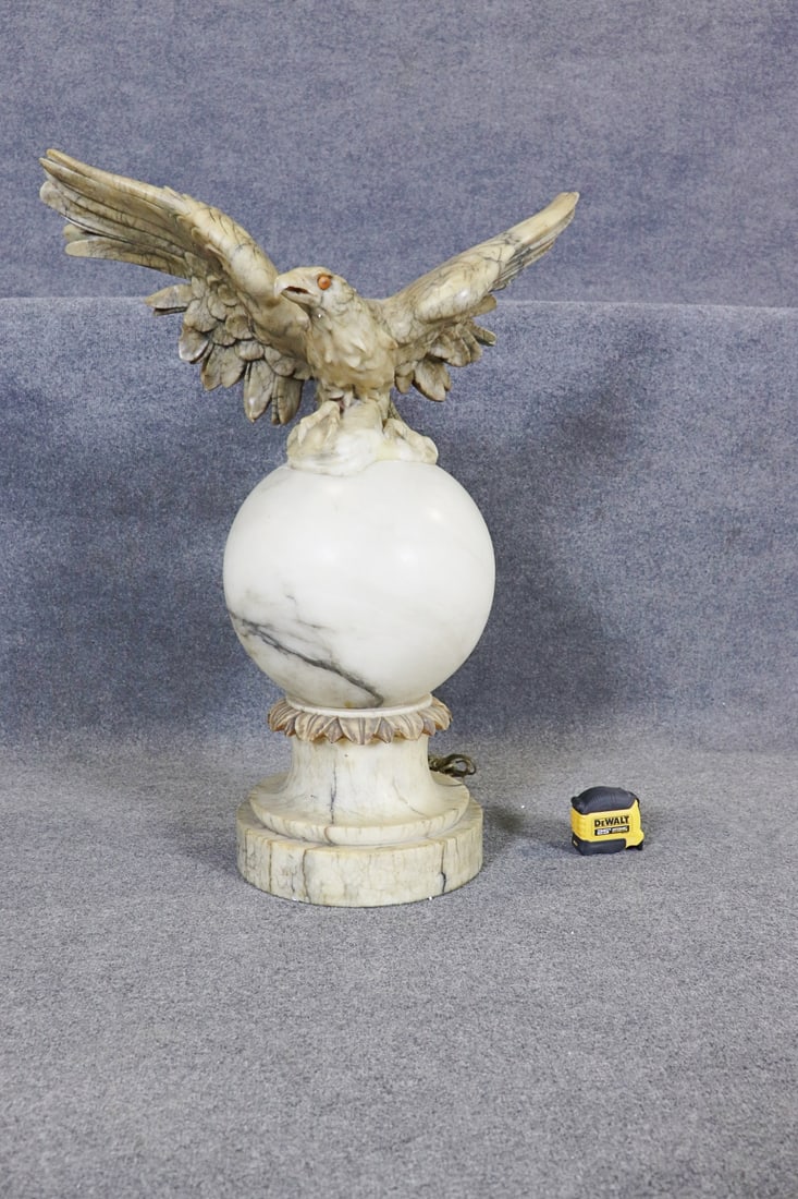 ALABASTER TABLE LAMP WITH EAGLE - 2
