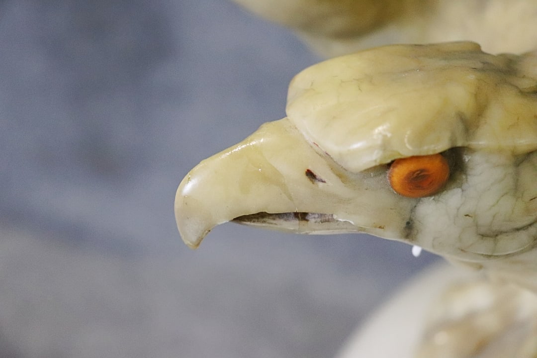 ALABASTER TABLE LAMP WITH EAGLE - 3