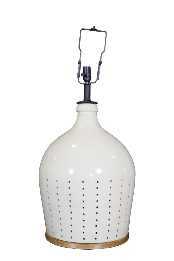 SIGNED RALPH LAUREN HALIFAX TABLE LAMP WITH COCONUT PORCELAIN FINISH (1 of 8)