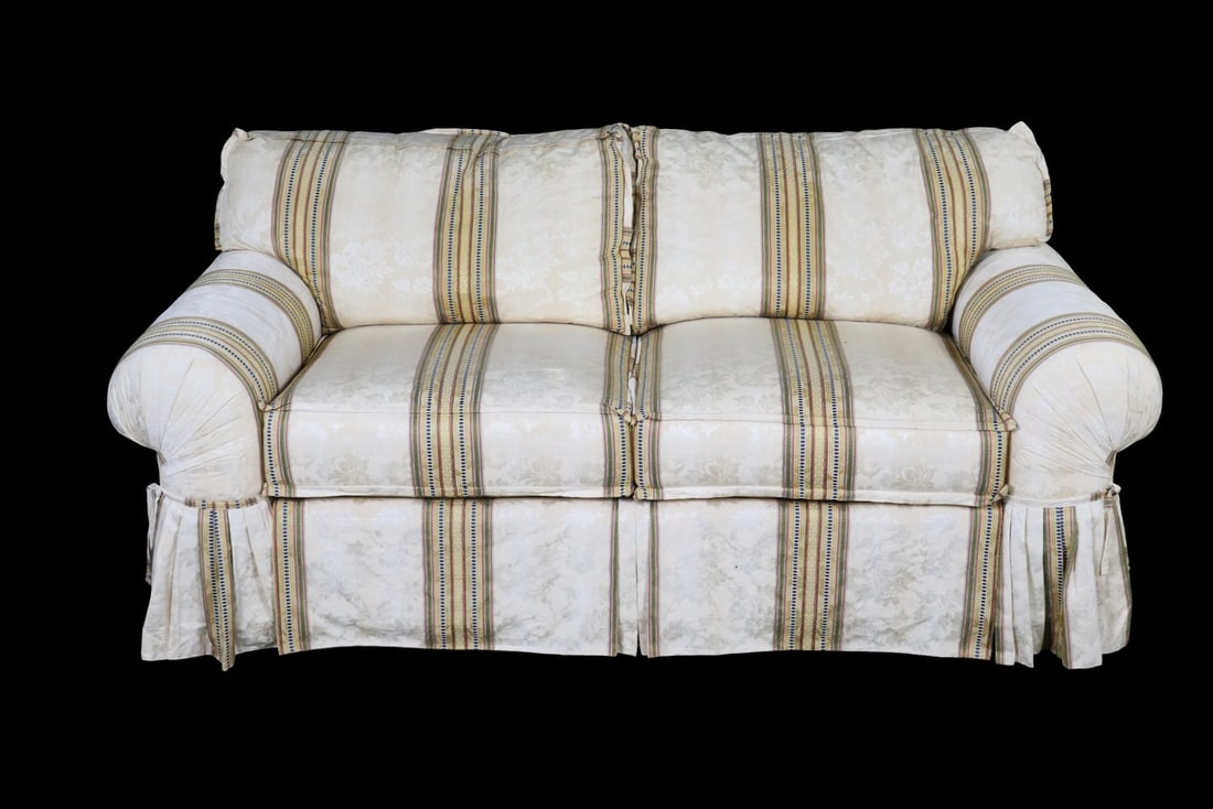 HENREDON SCHOONBECK COLLECTION UPHOLSTERED SOFA: Upholstered. Wood legs. 34" h x 75 1/2" w x 35 1/4" d. Seat height 21".