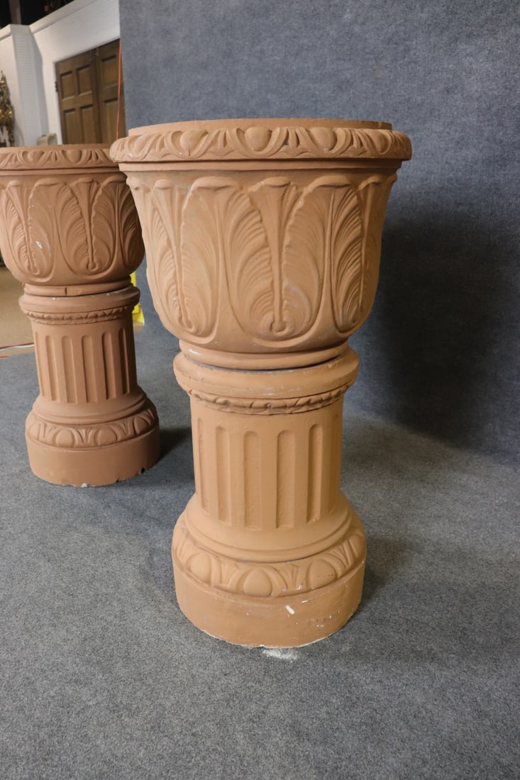 PAIR PLANTERS WITH BASE - 11