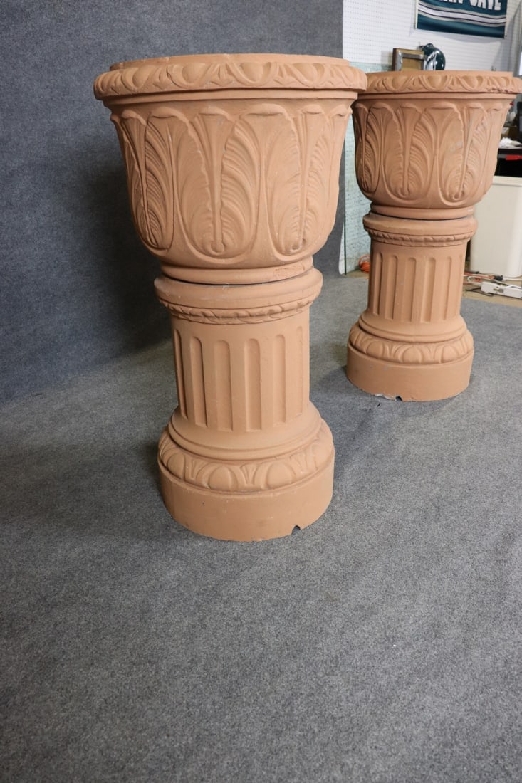 PAIR PLANTERS WITH BASE - 14