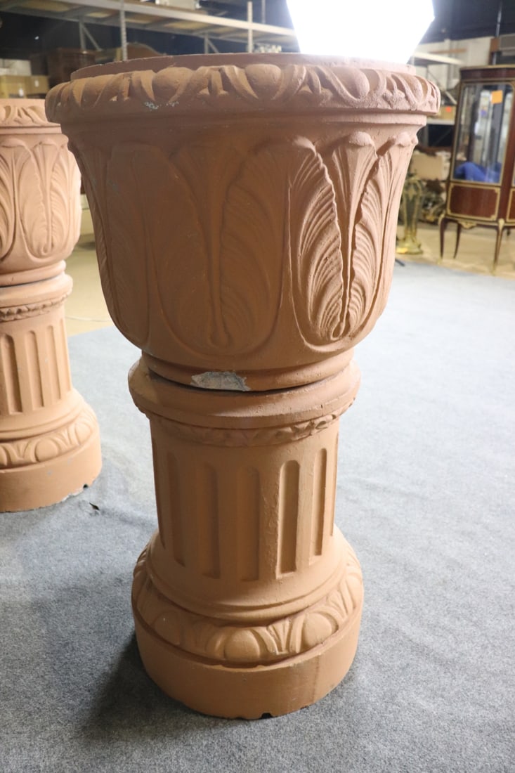 PAIR PLANTERS WITH BASE - 15