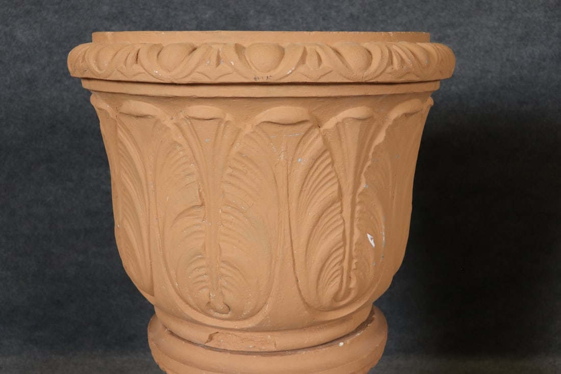 PAIR PLANTERS WITH BASE - 3