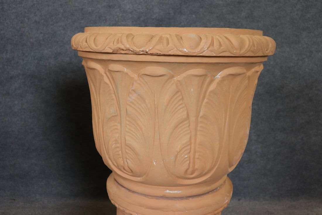 PAIR PLANTERS WITH BASE - 6