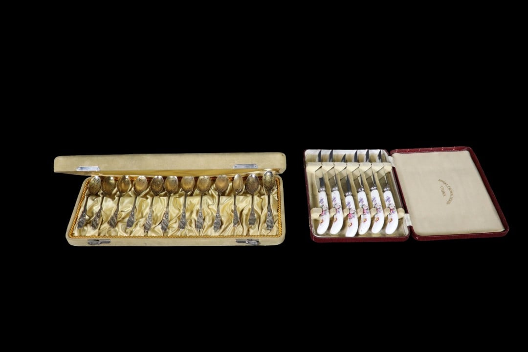 2 PIECE DESSERT SET: 6 knives. 12 spoons. Knife box measures 1 1/8" h x 7 3/4" w x 6" d. Spoon box measures 1 1/2" h x 13 1/8" w x 5 1/2" d.