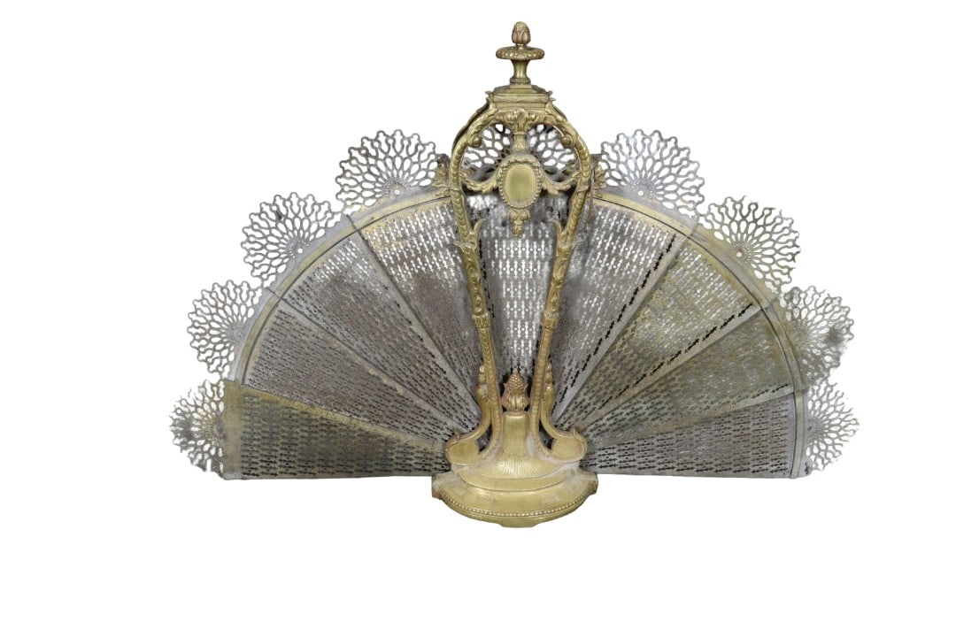 BRASS FIREPLACE SCREEN: Brass. 9 screens. 28 1/2" h x 10 1/2" w x 7" d.