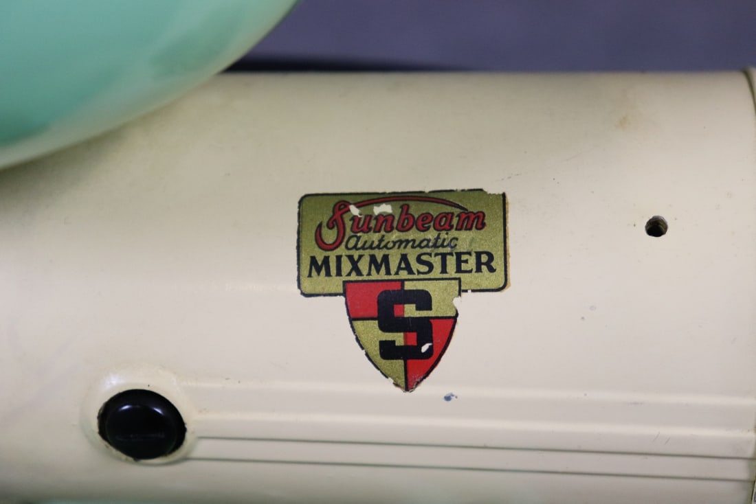 2 SUNBEAM MIXMASTERS - 8