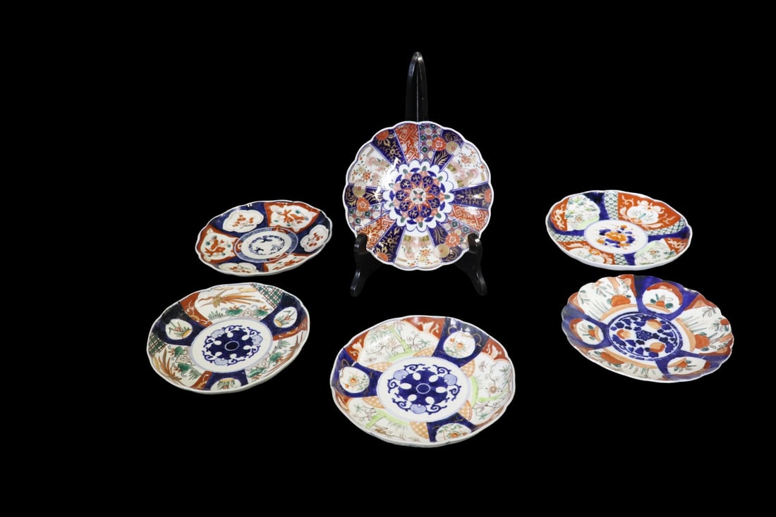 6 JAPANESE IMARI DISHES: Porcelain. Hand painted. Assorted sizes. 1 1/4" h x 8 5/8" diameter.