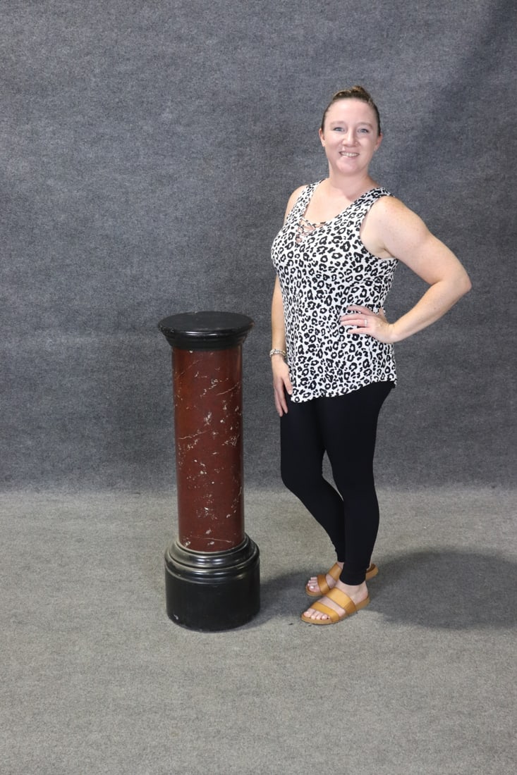 COMPOSTION ROUND PEDESTAL - 2