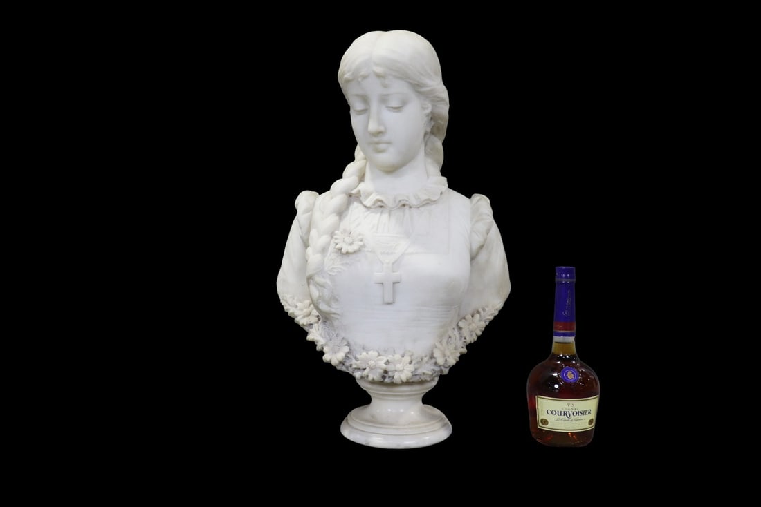 MARBLE BUST OF A LADY (1 of 10)